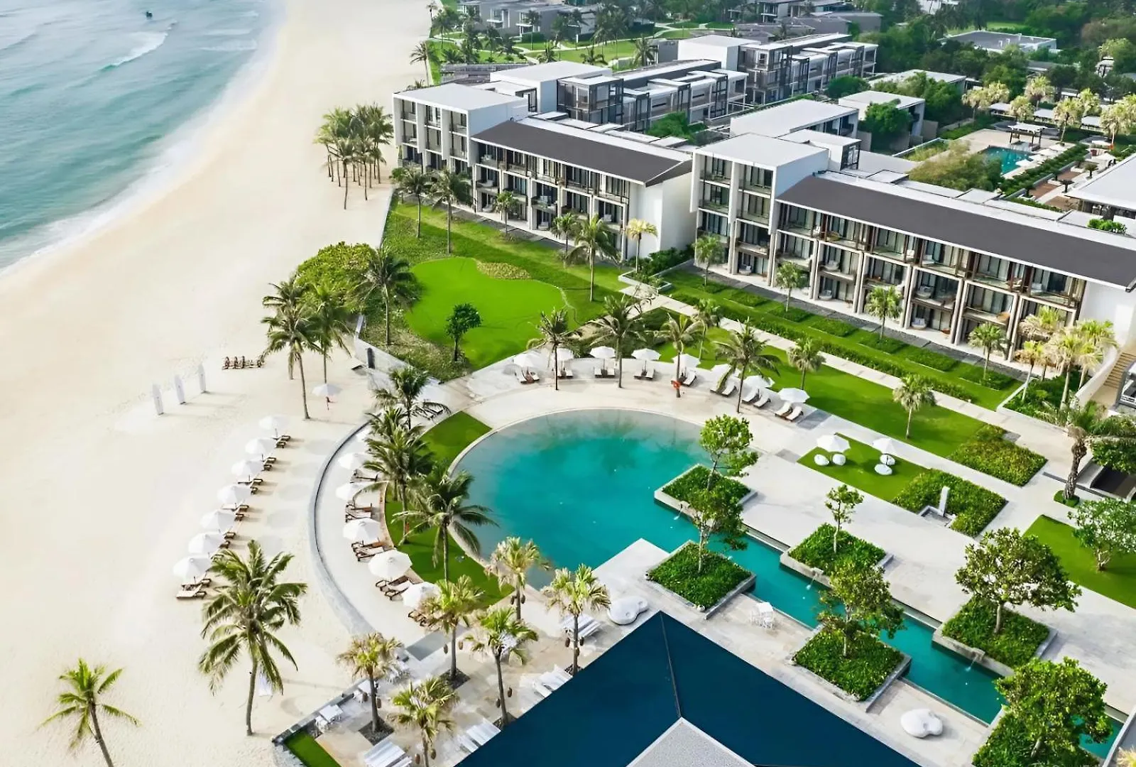 Apartment The Collections Beach Front Resort Da Nang