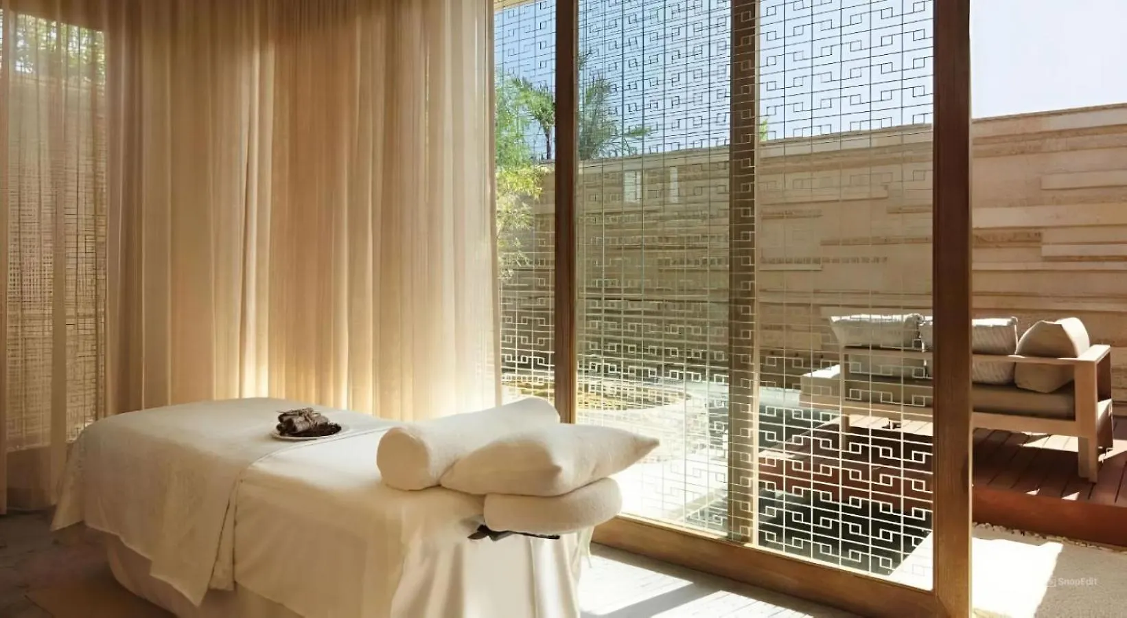 Apartment The Collections Beach Front Resort Da Nang