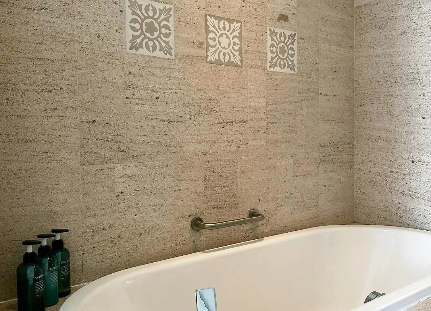 Apartment The Collections Beach Front Resort Da Nang