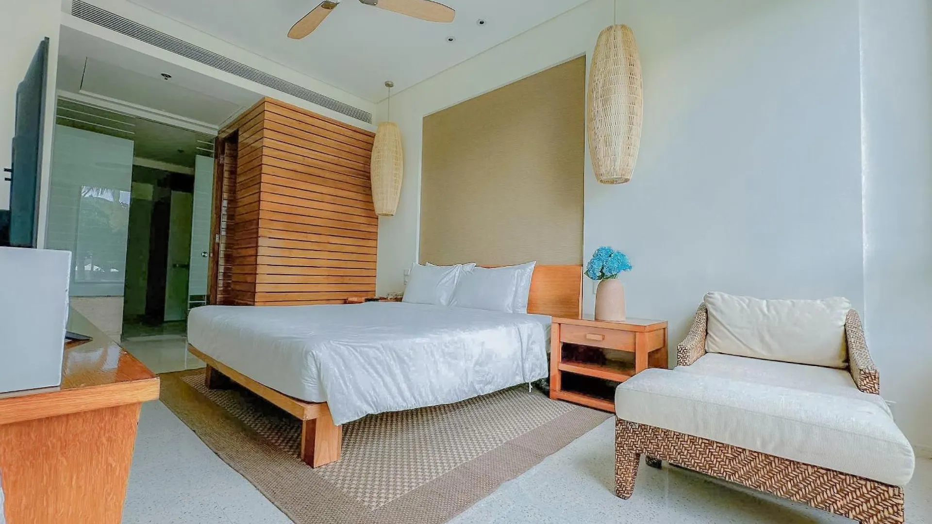 The Collections Beach Front Resort Da Nang Apartment