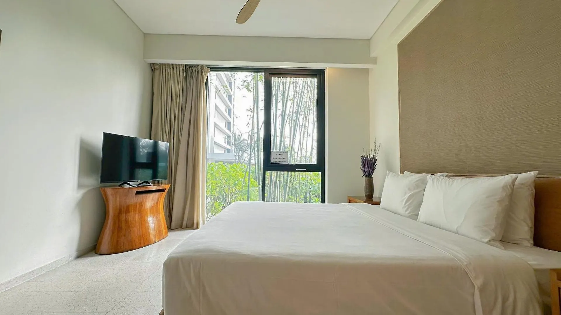 Apartment The Collections Beach Front Resort Da Nang